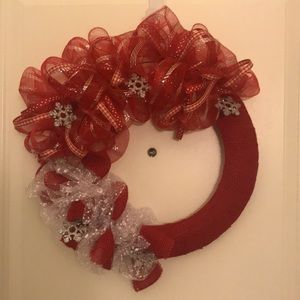 Winter holiday wreath